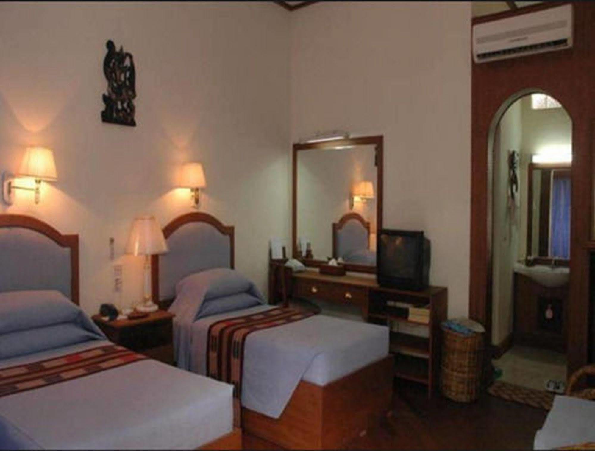 Emerald Land Hotel Mandalay Extérieur photo