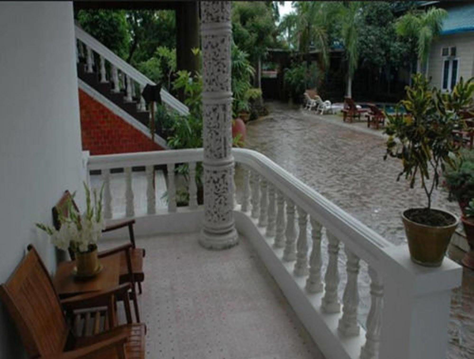 Emerald Land Hotel Mandalay Extérieur photo